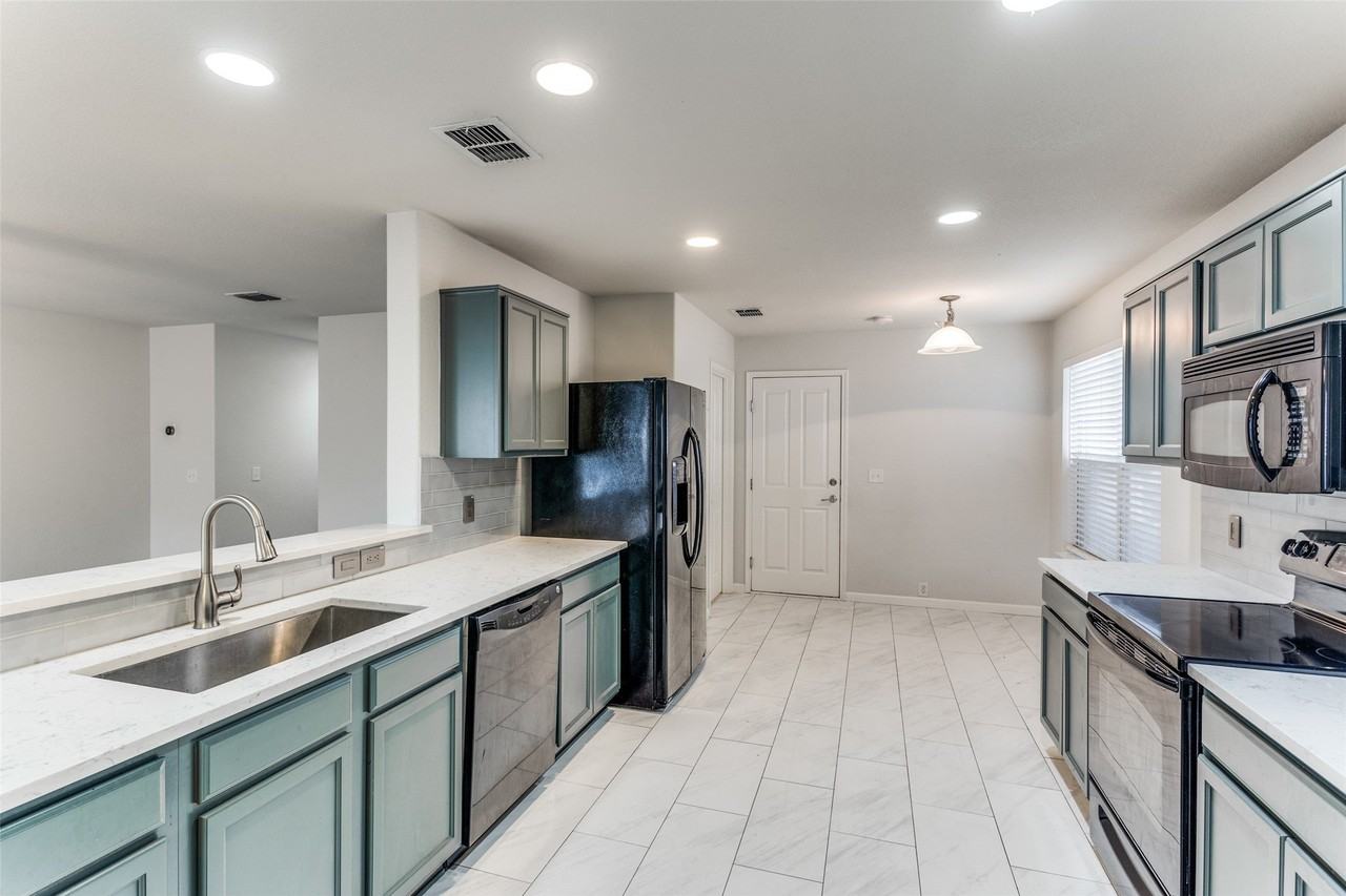 10405 Nettie St - Photo 6 of 16