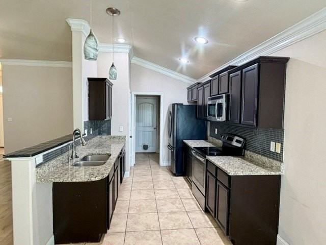 625 Memorial Ct - Photo 4 of 16