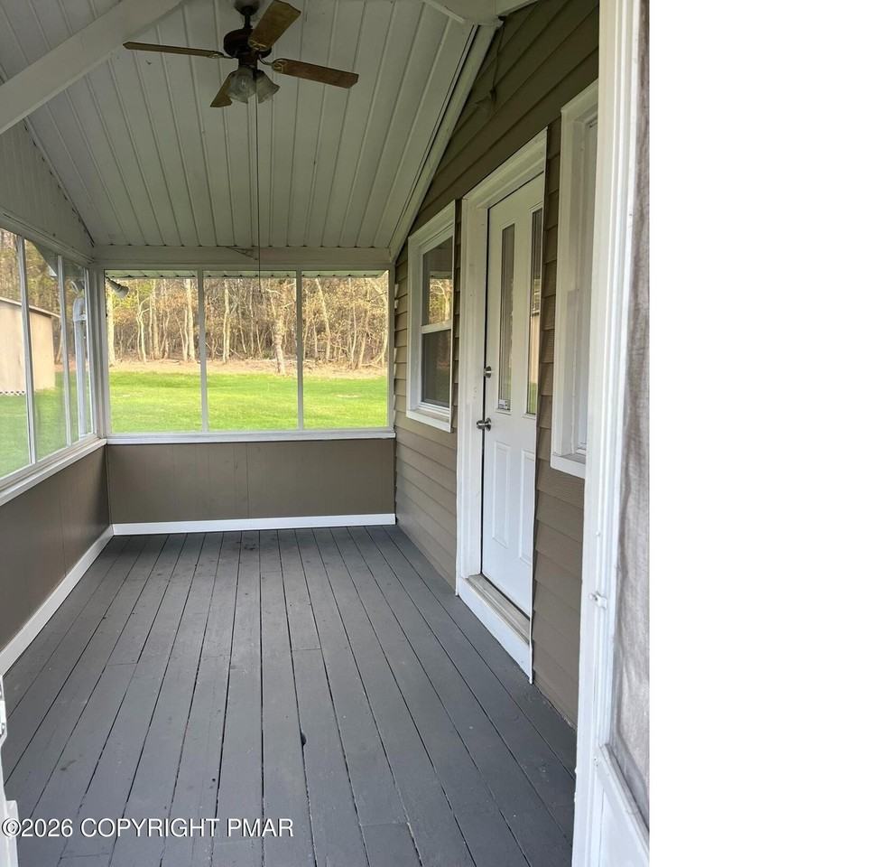 548 Mountain Rd - Photo 4 of 20