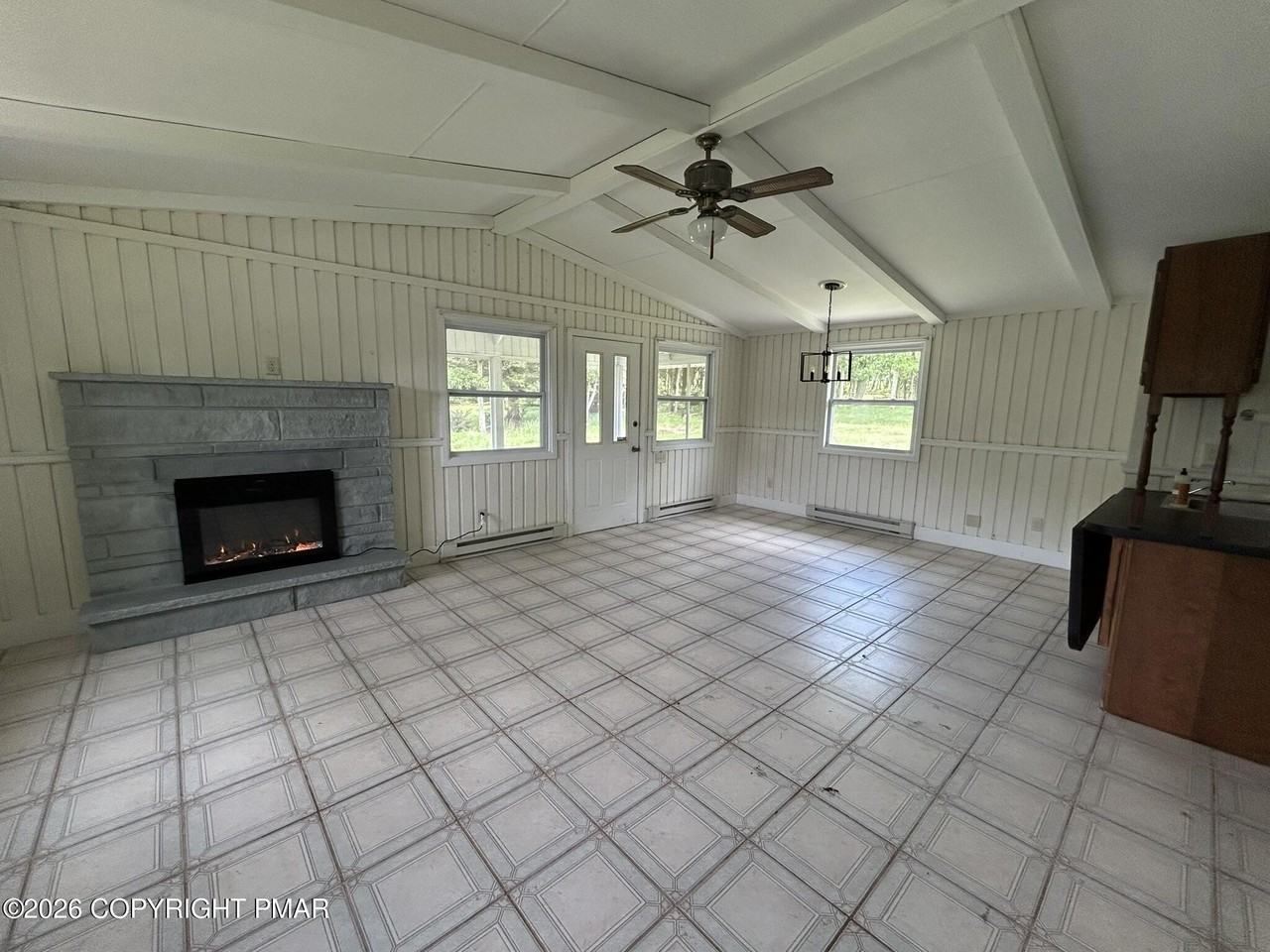 548 Mountain Rd - Photo 5 of 20
