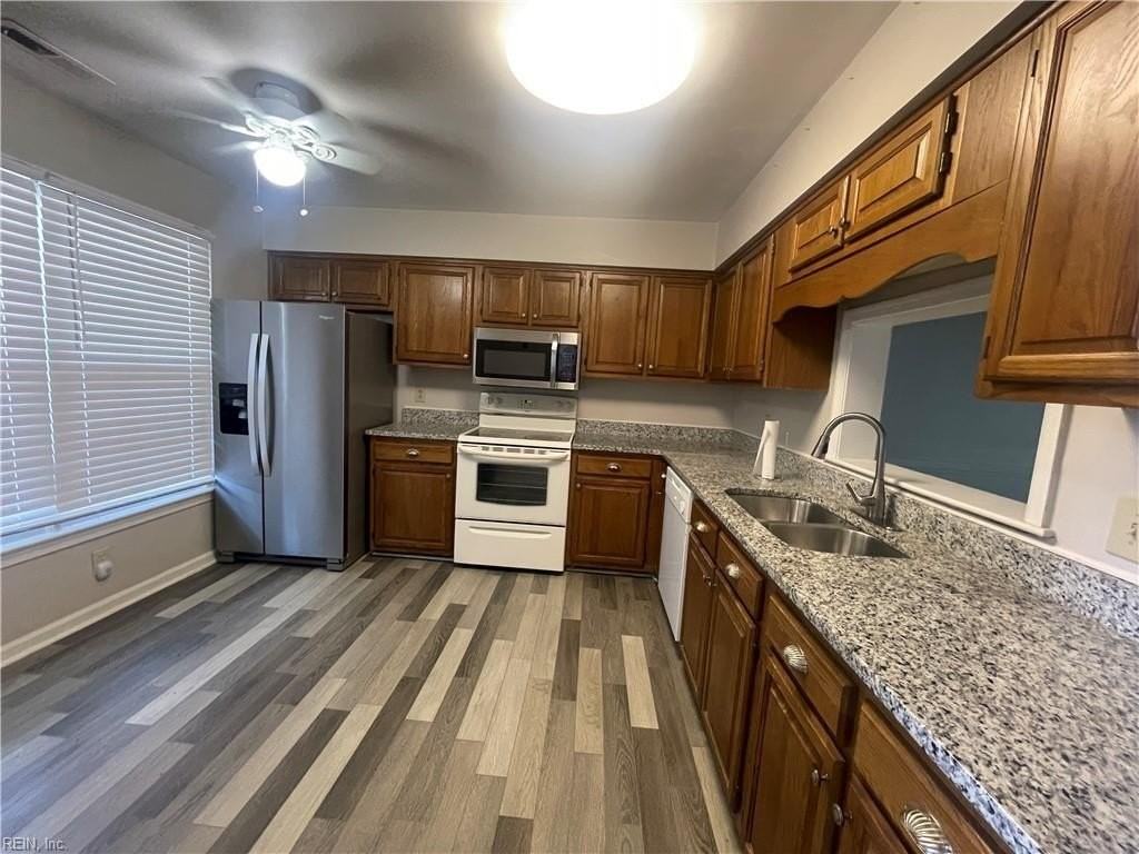 4859 Woods Edge Rd - Photo 6 of 33