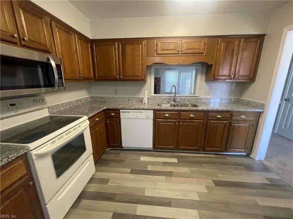 4859 Woods Edge Rd - Photo 7 of 33