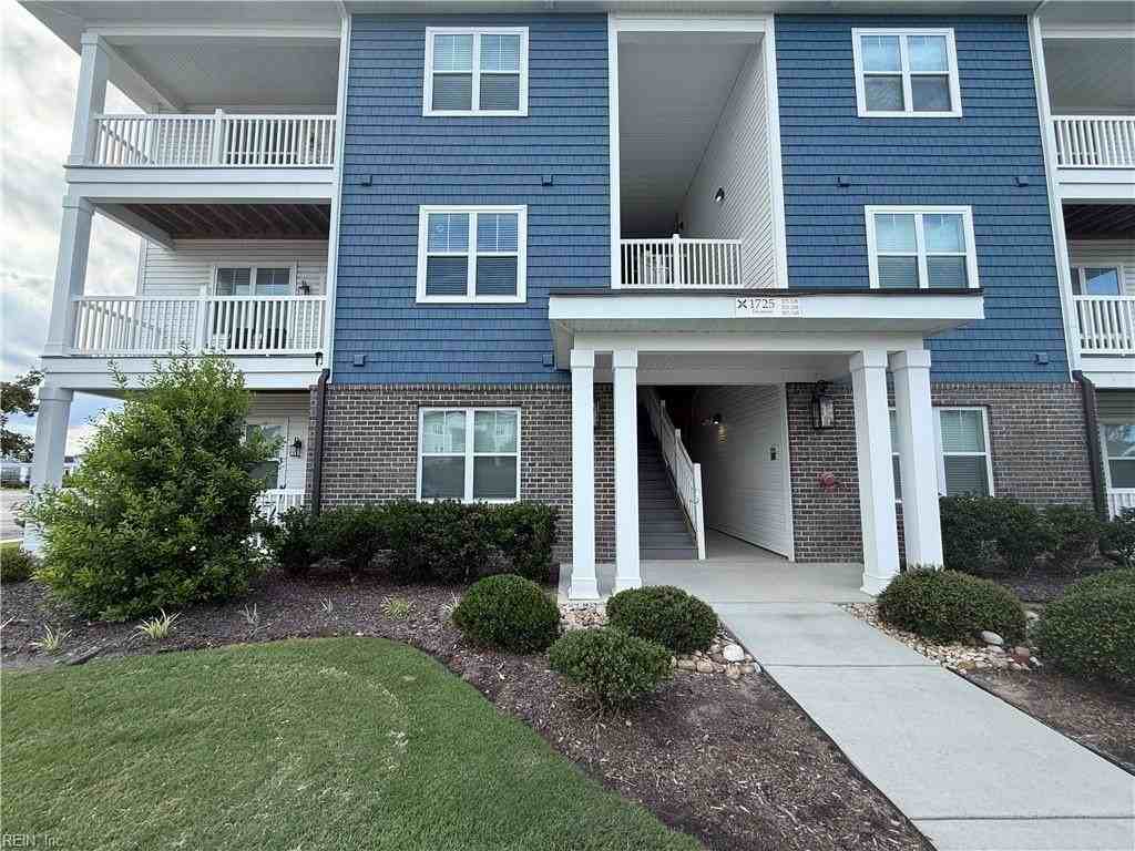 1725 Dromolin Dr #105 - Photo 2 of 22