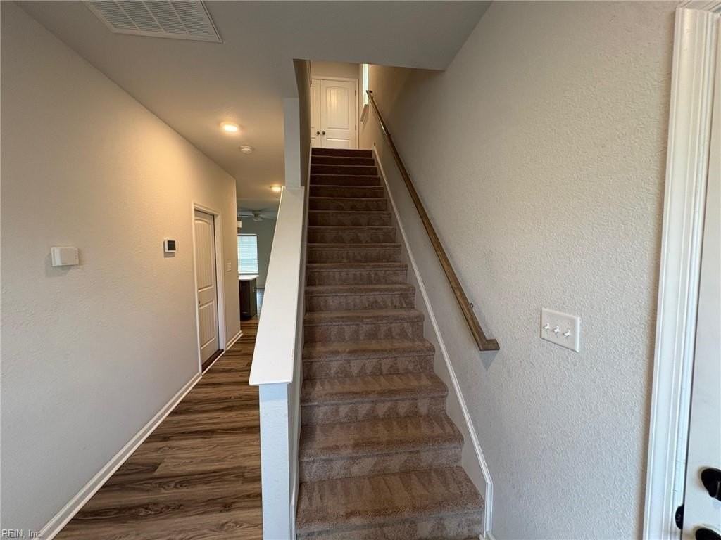 990 Jefferson St - Photo 3 of 25
