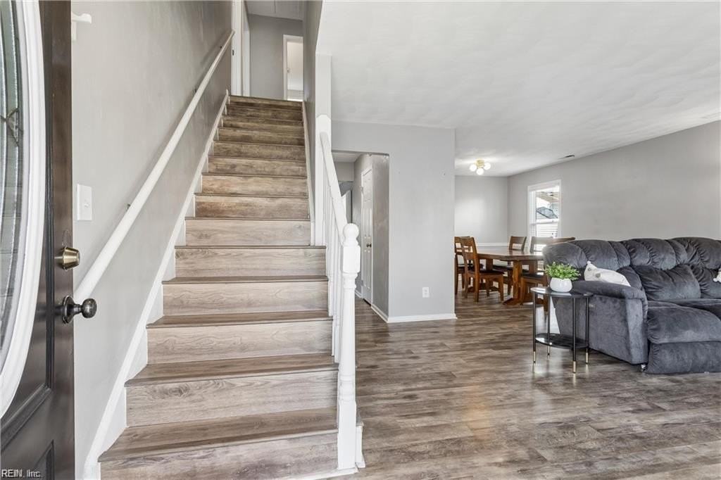 4868 Boxford Rd - Photo 5 of 44