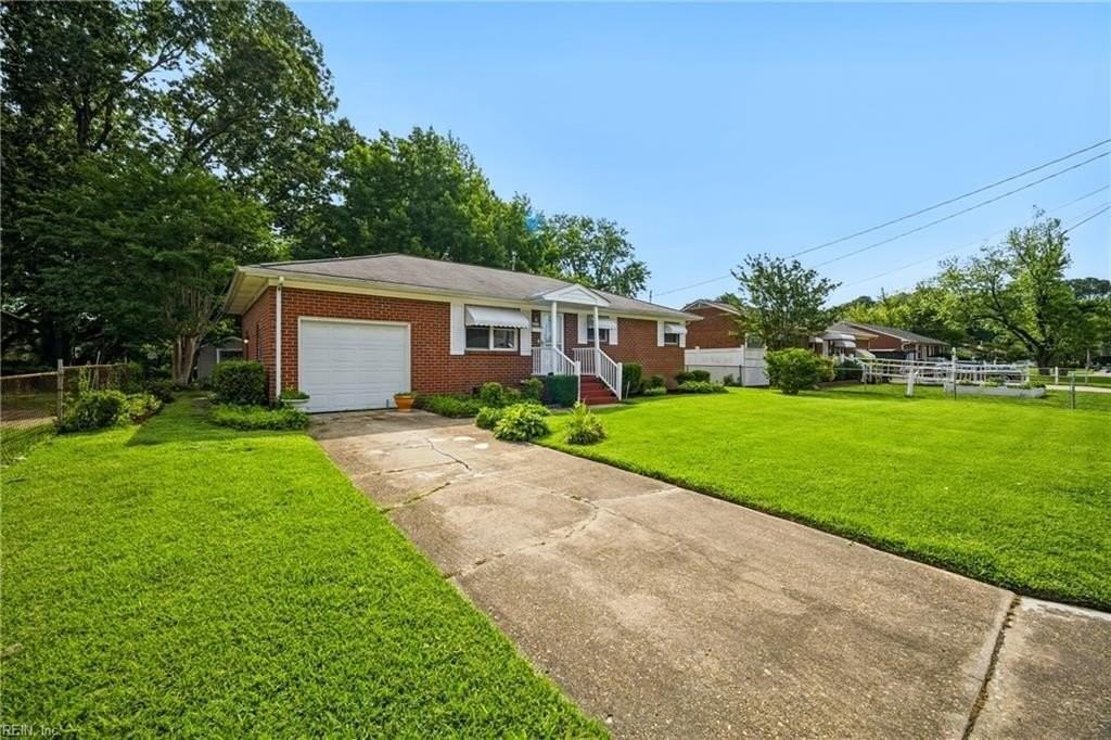 220 Manchester Dr - Photo 3 of 23
