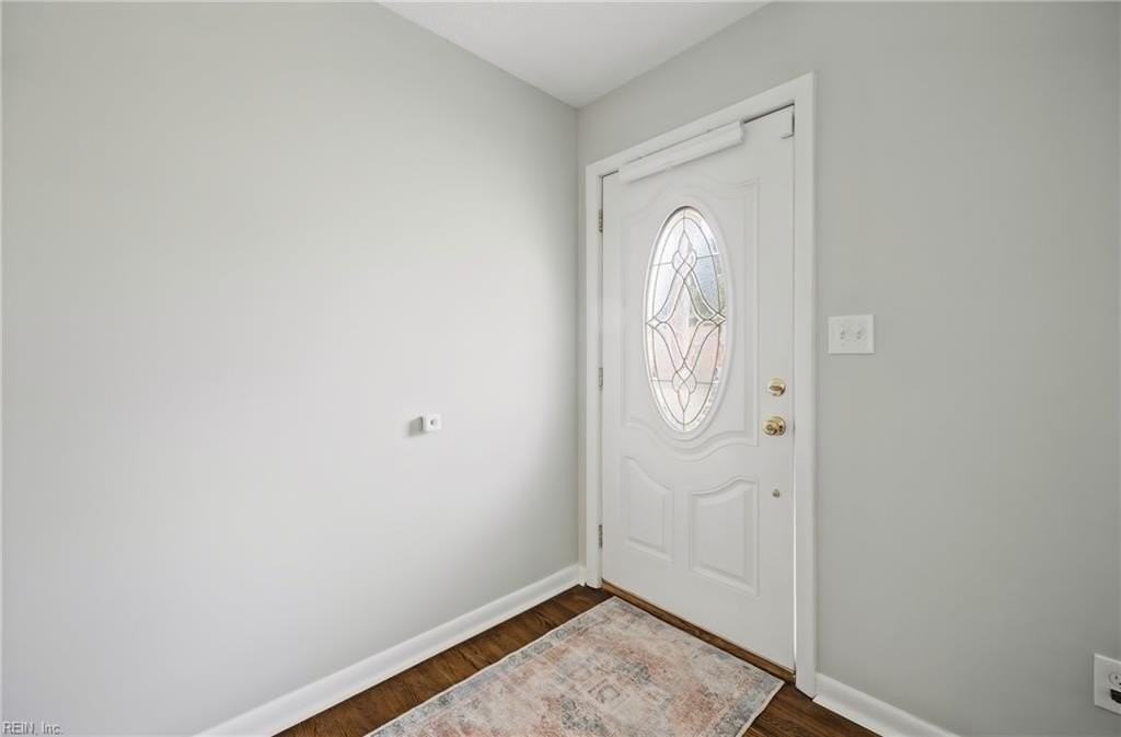 220 Manchester Dr - Photo 6 of 23