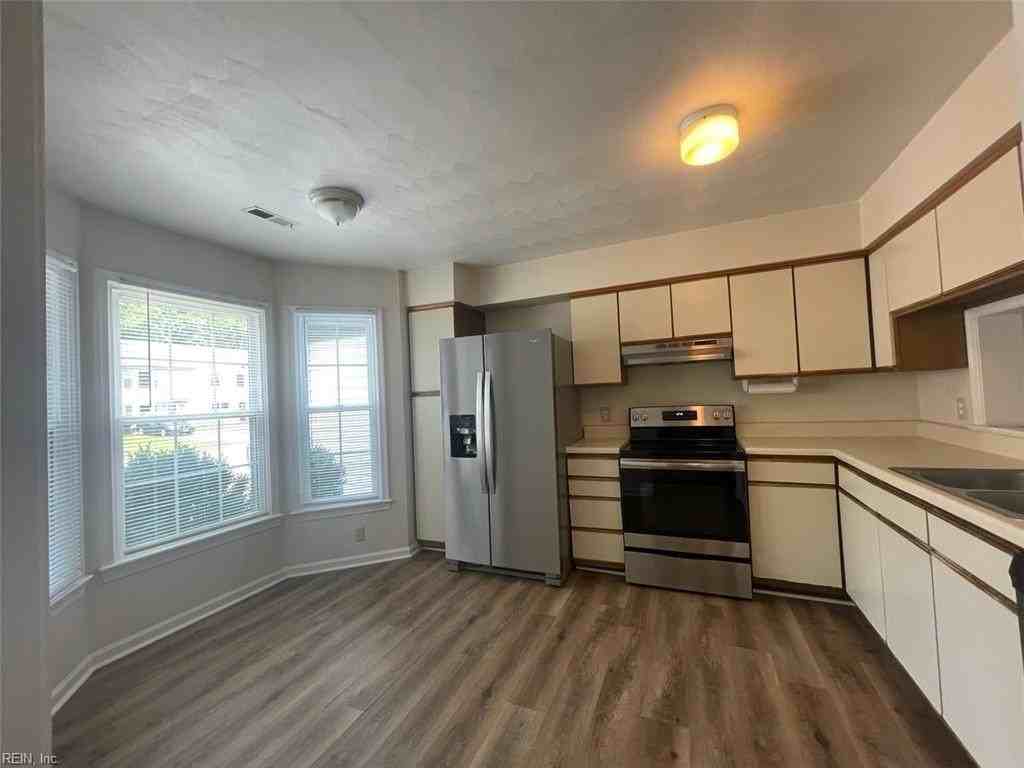 4613 Stonebridge Ln - Photo 3 of 22
