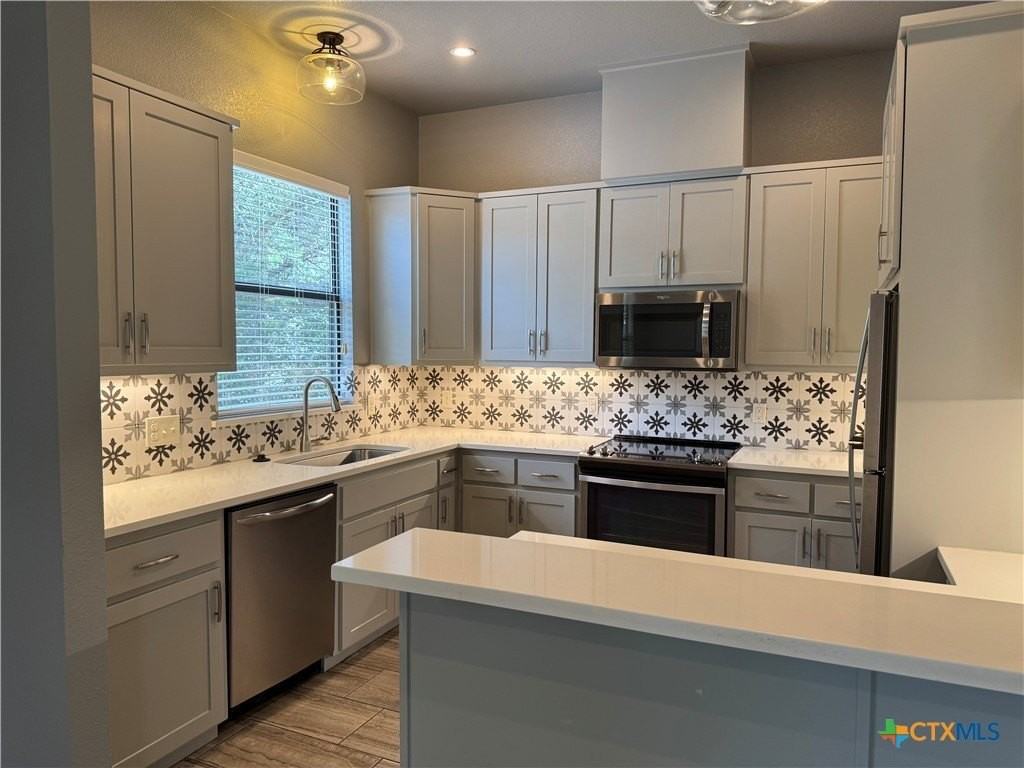 290 Hugo Rd - Photo 4 of 21