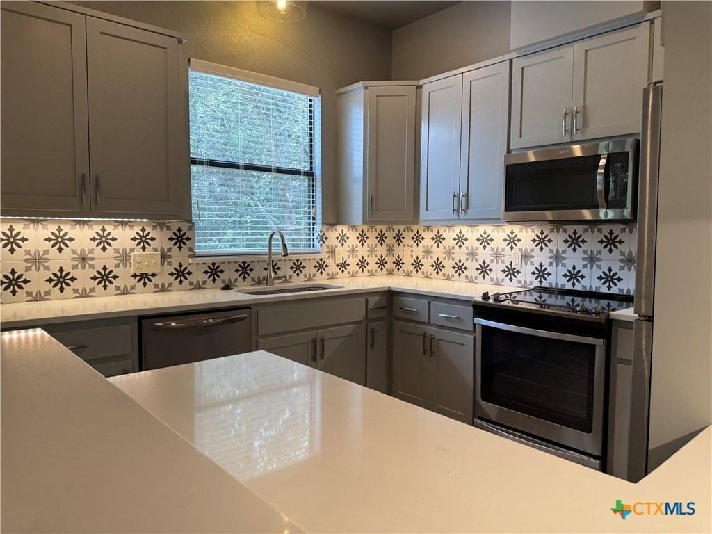 290 Hugo Rd - Photo 5 of 21