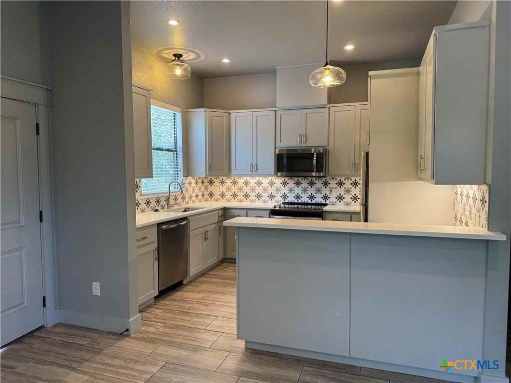 290 Hugo Rd - Photo 6 of 21