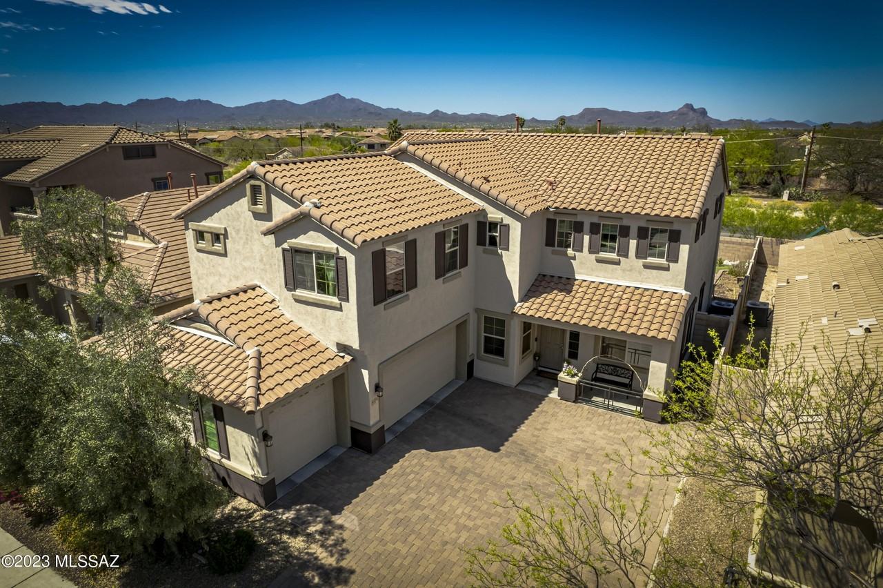8479 N Gaetano Loop - Photo 2 of 27