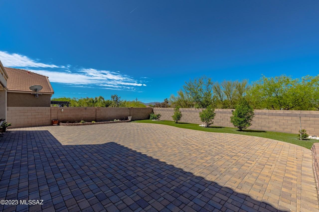 8479 N Gaetano Loop - Photo 7 of 27