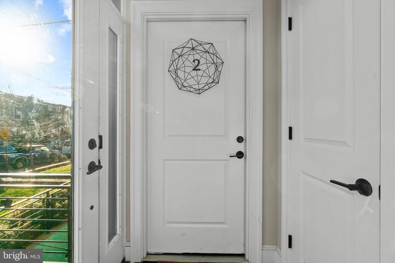 417 Randolph St Nw #2 - Photo 4 of 36