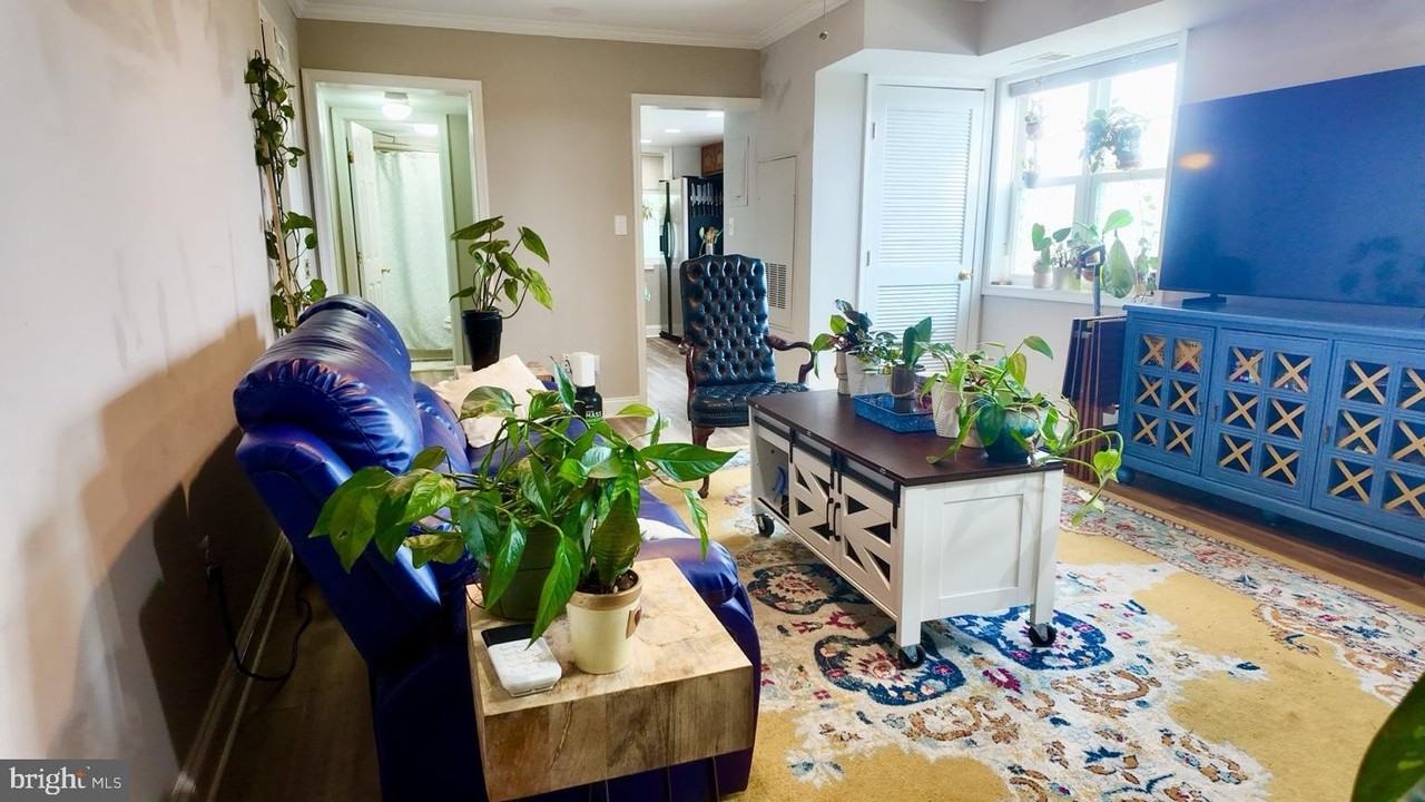 912 Barnaby St Se #302 - Photo 5 of 32