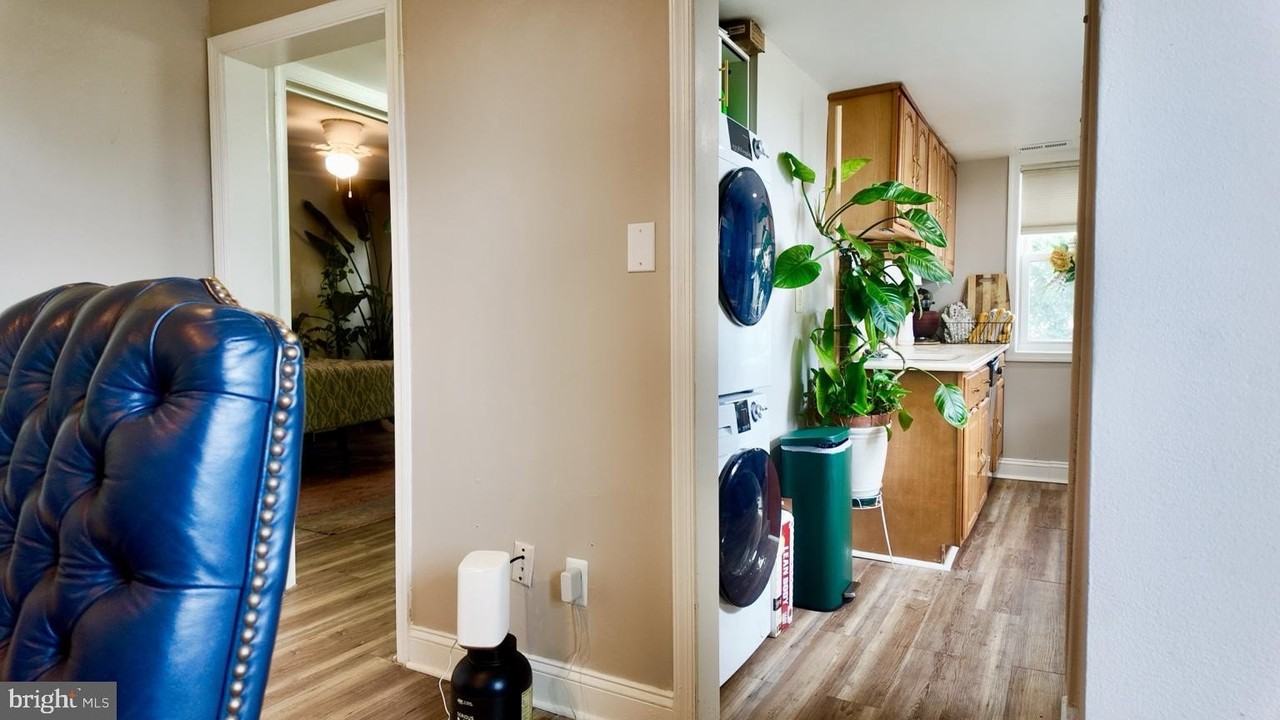 912 Barnaby St Se #302 - Photo 7 of 32
