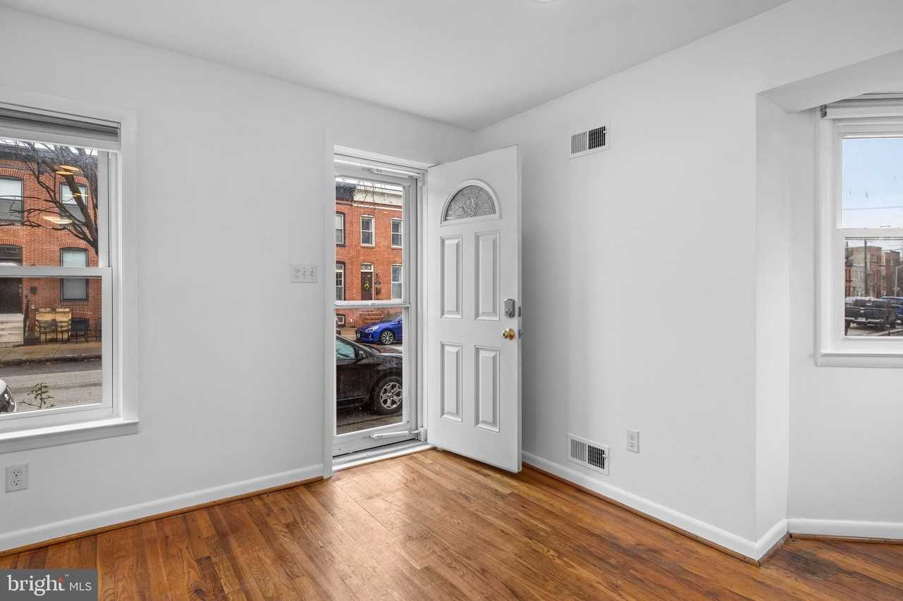 1437 Towson St - Photo 4 of 25