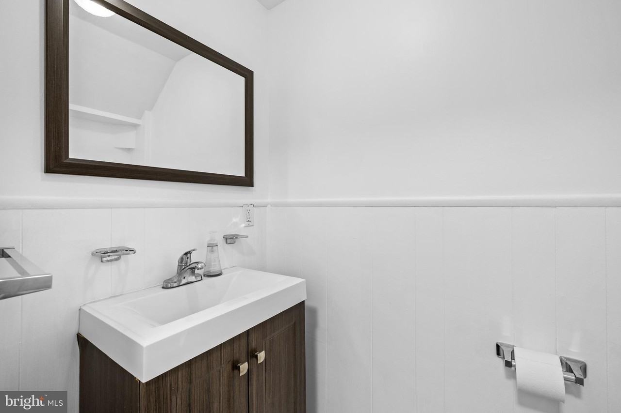 1437 Towson St - Photo 6 of 25