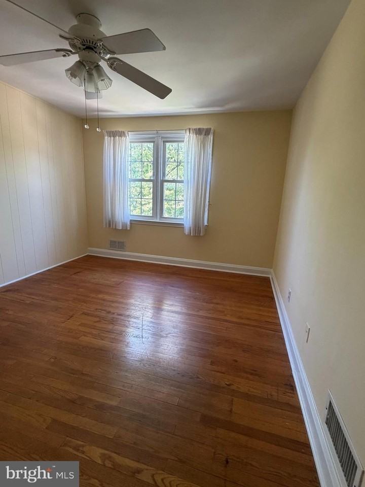 831 Bosley Ave - Photo 3 of 26