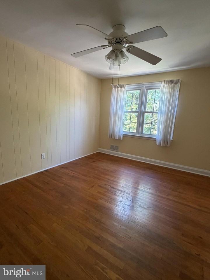831 Bosley Ave - Photo 4 of 26