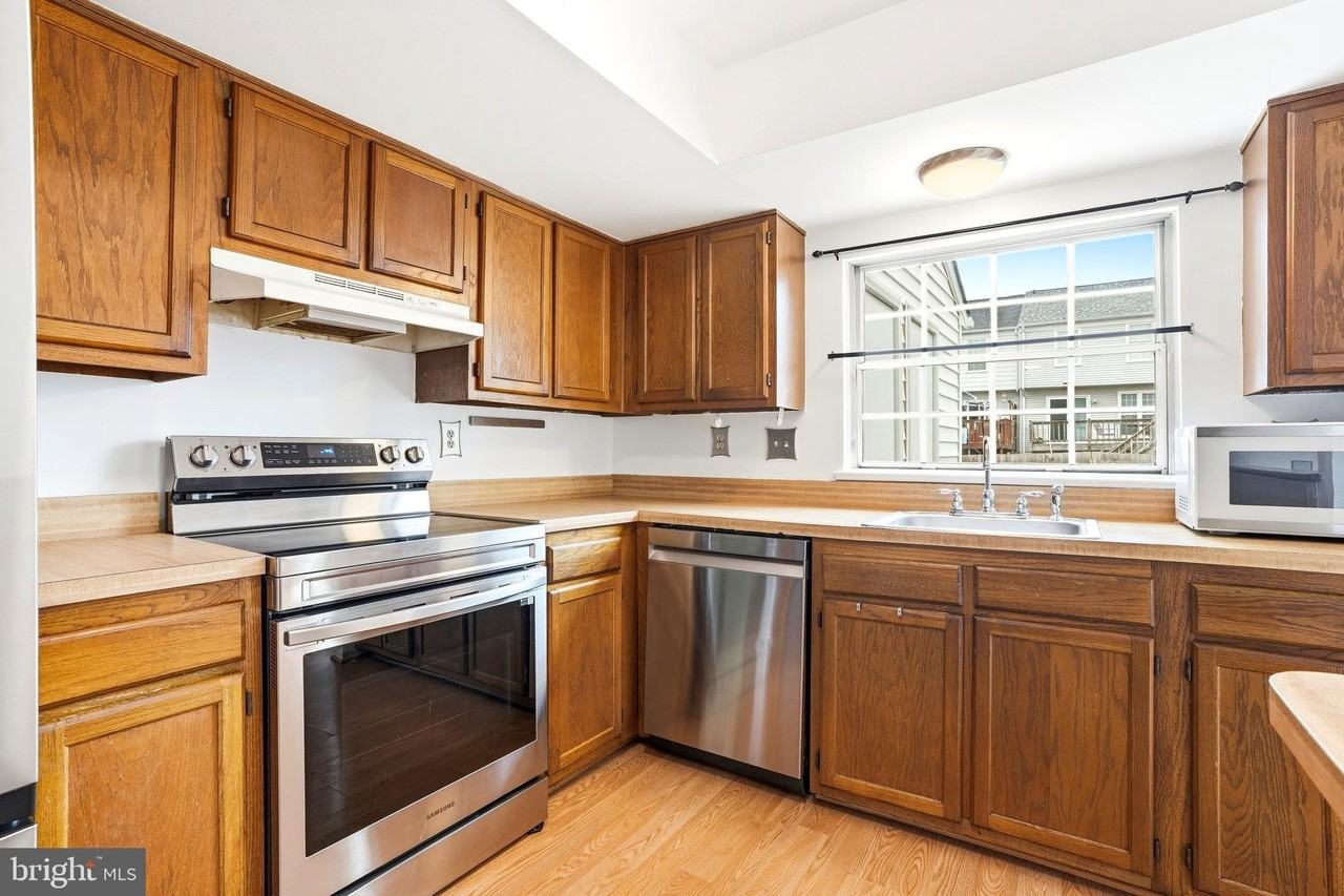 5735 Sunset View Ln - Photo 3 of 6