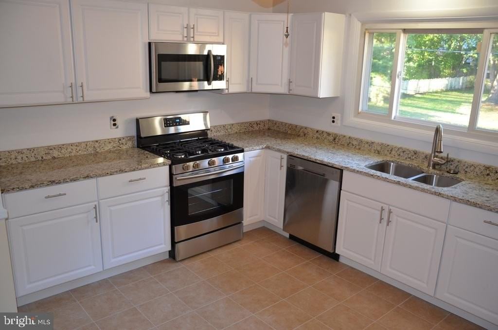 9210 Maple Rock Dr - Photo 3 of 15