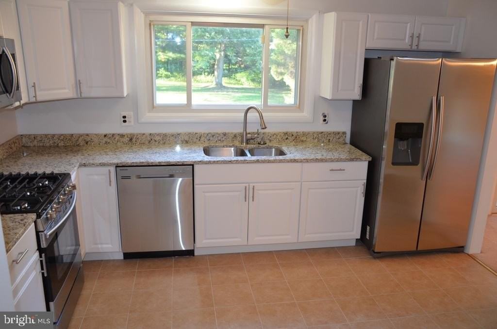 9210 Maple Rock Dr - Photo 5 of 15