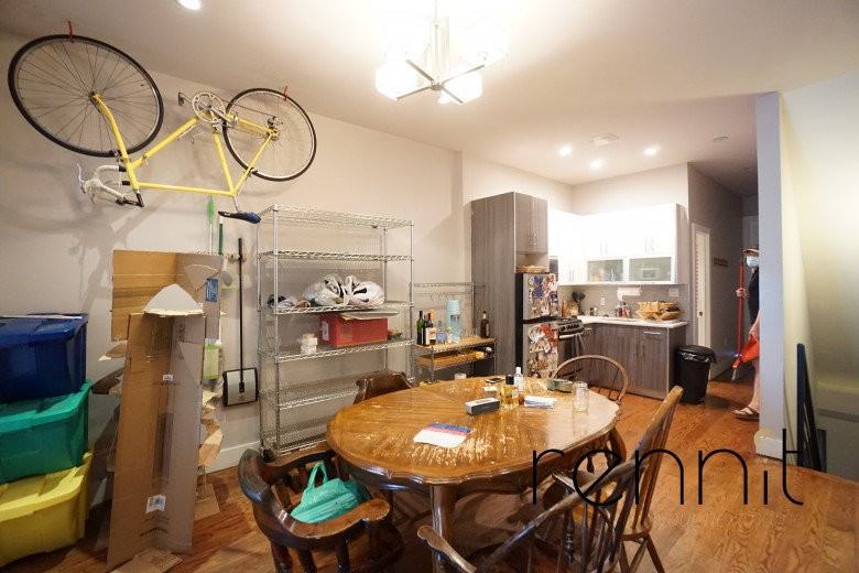 914 Hart St #1R - Photo 2 of 8