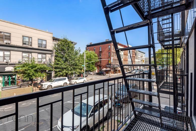 Bedford Ave #C - Photo 4 of 8