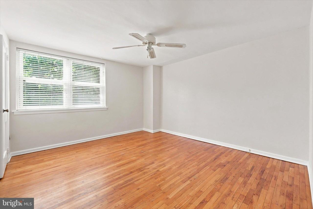 107 Plant Ave - Photo 3 of 15