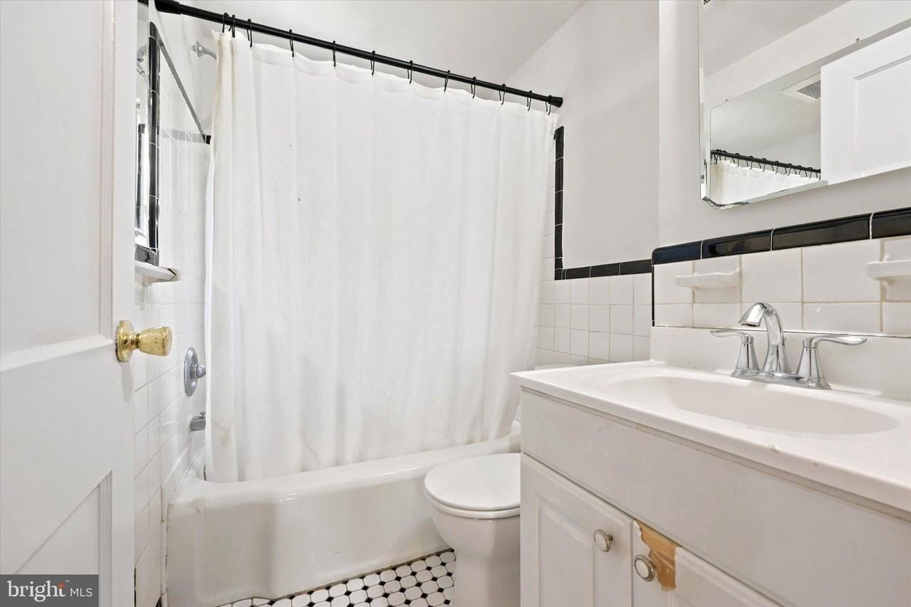 107 Plant Ave - Photo 4 of 15