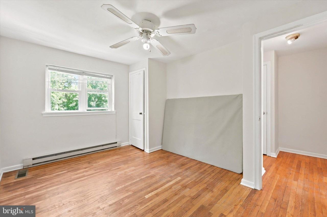 107 Plant Ave - Photo 5 of 15