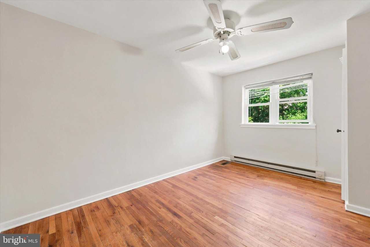 107 Plant Ave - Photo 6 of 15