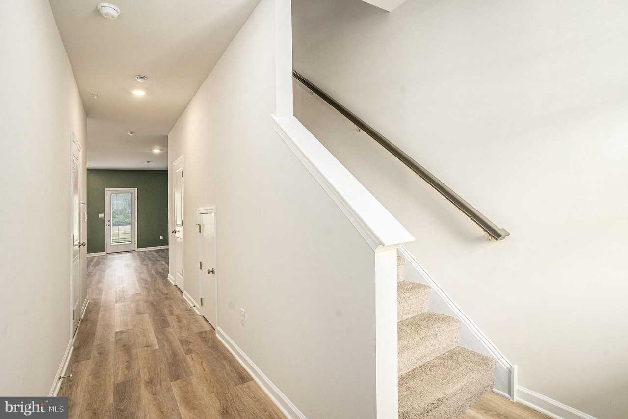 1143 Martin Rd - Photo 7 of 35