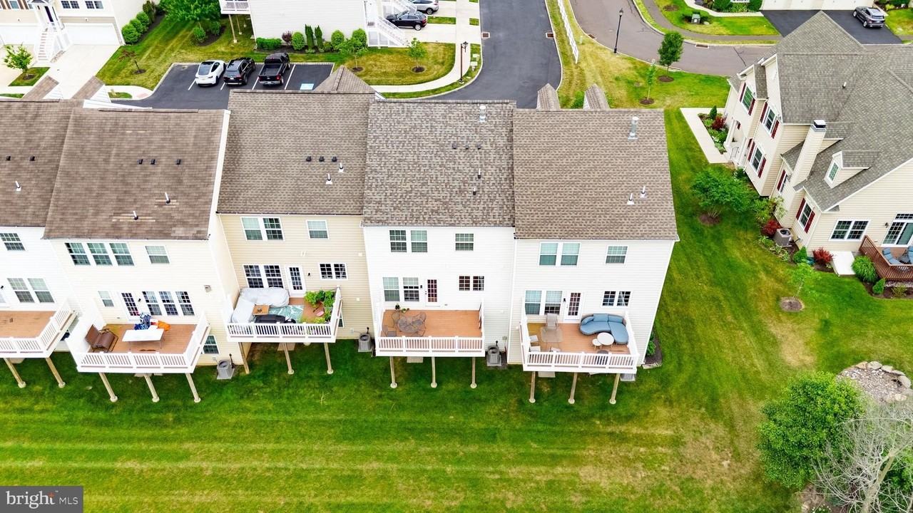 303 Ellison Dr - Photo 6 of 33