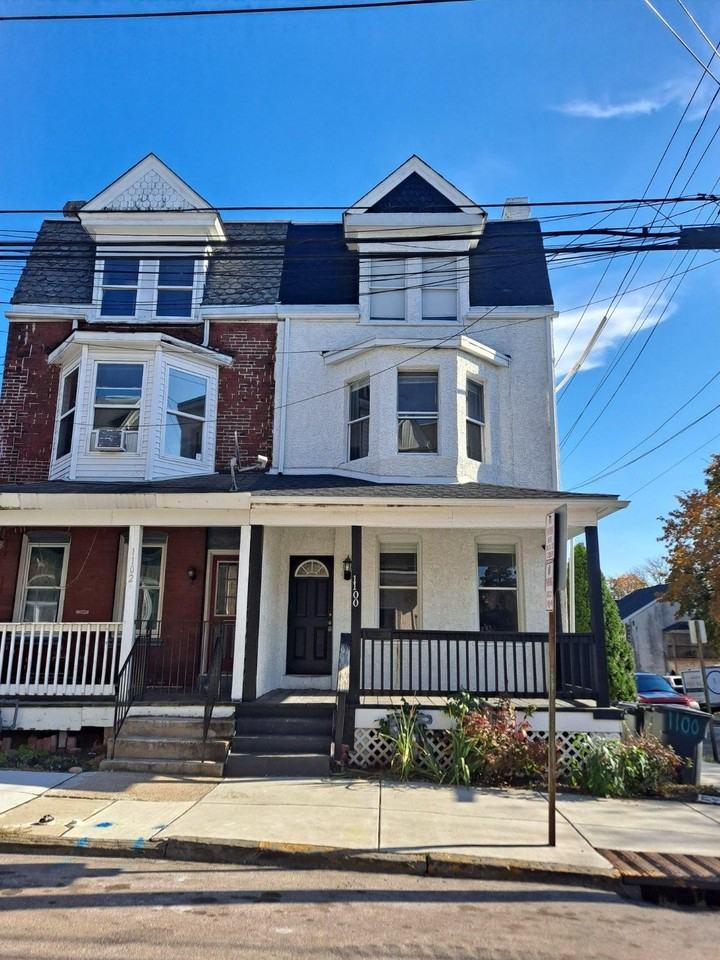 1100 Green St - Photo 2 of 31