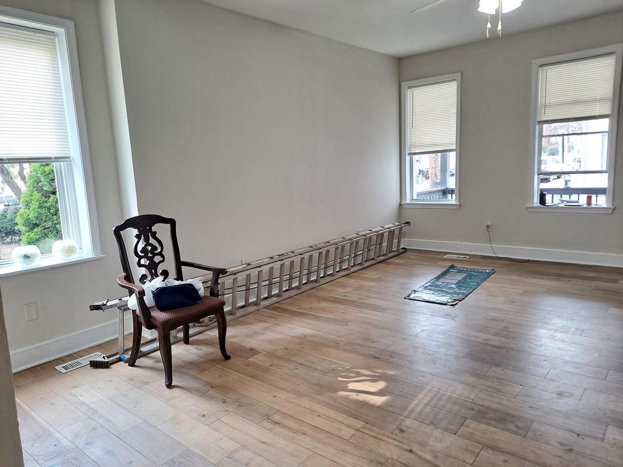 1100 Green St - Photo 3 of 31