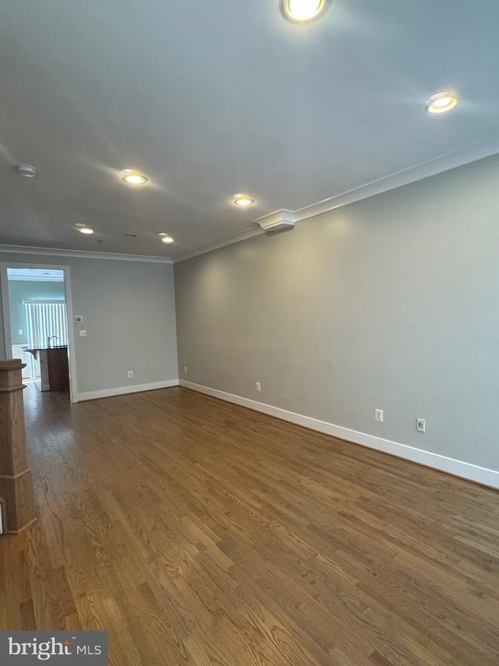 1322 N Danville St - Photo 3 of 26