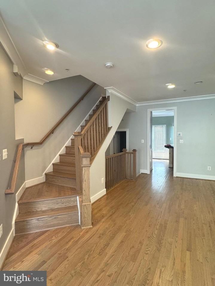 1322 N Danville St - Photo 4 of 26