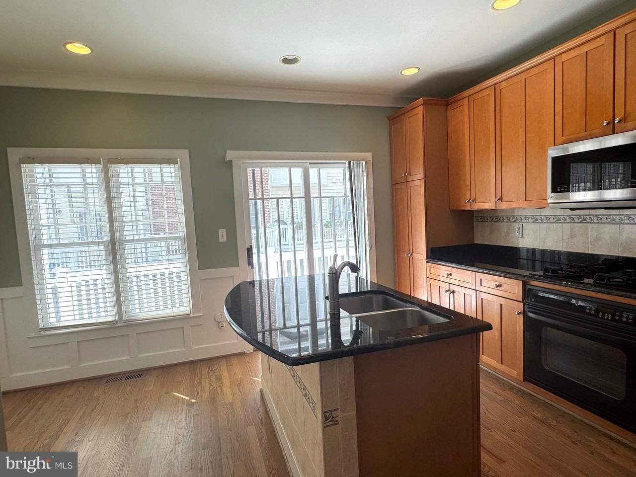 1322 N Danville St - Photo 6 of 26