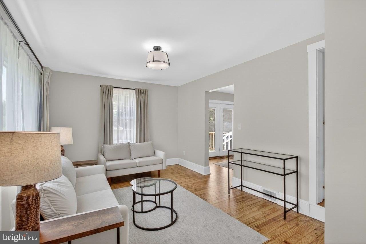 131 S Willow St - Photo 2 of 49