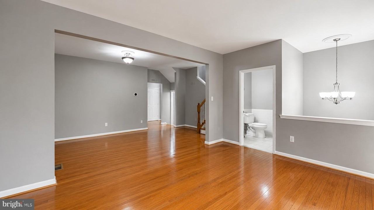 20227 Seneca Sq - Photo 6 of 28