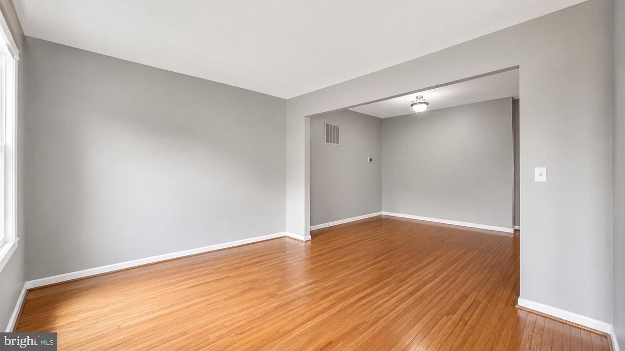 20227 Seneca Sq - Photo 7 of 28