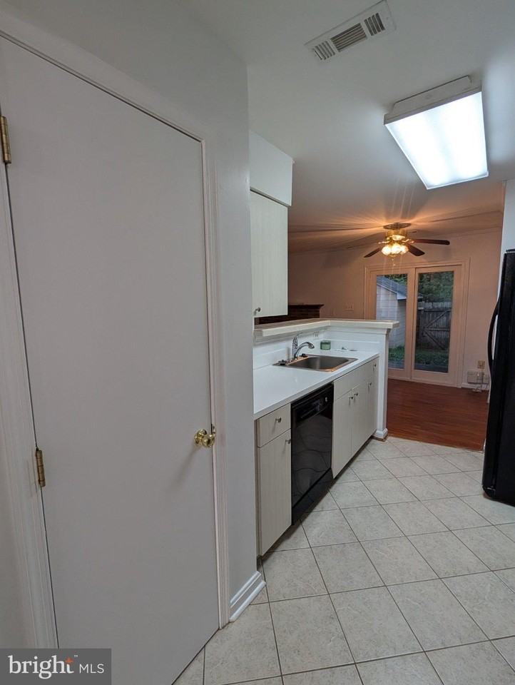 702 Wind Ridge Dr - Photo 3 of 17