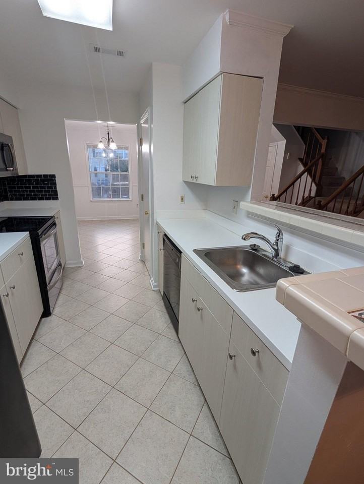 702 Wind Ridge Dr - Photo 5 of 17