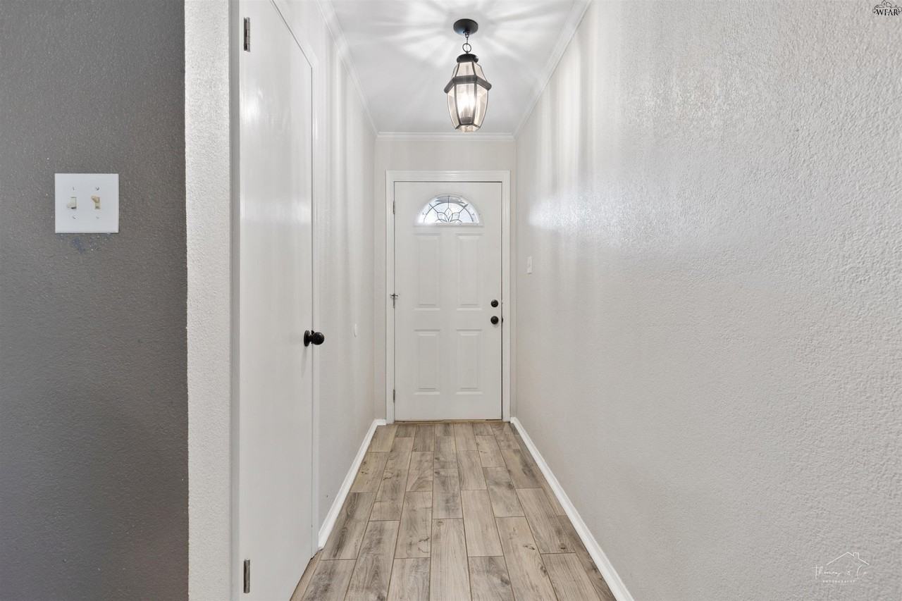 3 Lackland Cir - Photo 2 of 25