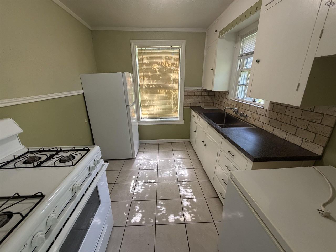 3205 10th St #REAR - Photo 3 of 8