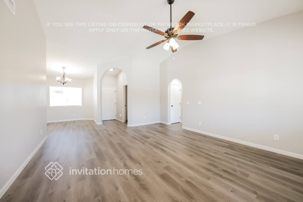 10212 N 88th Dr - Photo 4 of 16