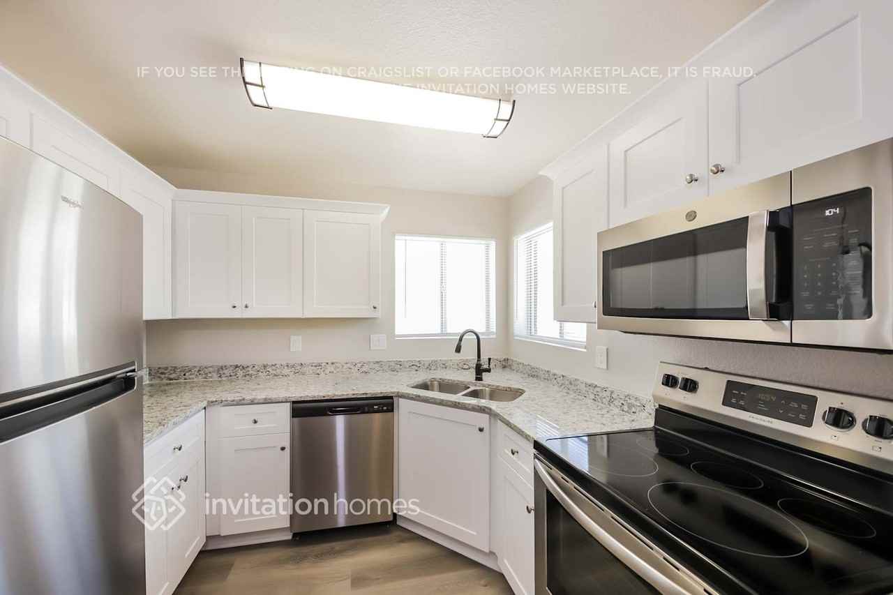 10212 N 88th Dr - Photo 7 of 16