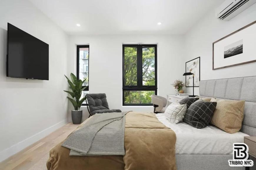141 Meserole St - Photo 3 of 5